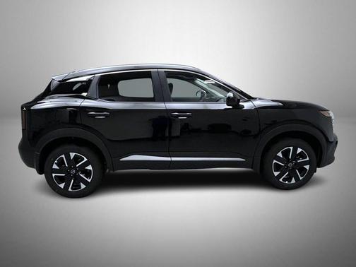 Super Black 2027 Nissan Kicks SV