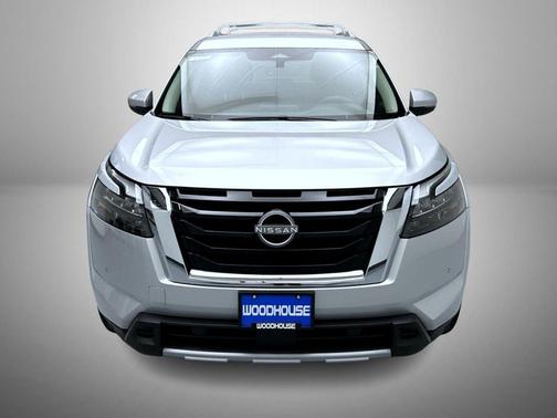 2025 Nissan Pathfinder SL 4WD