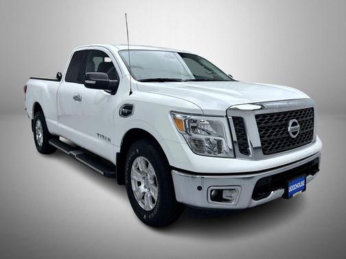2017 Nissan Titan SV