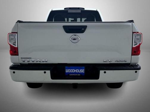 2017 Nissan Titan SV