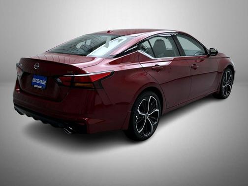 2025 Nissan Altima SR FWD