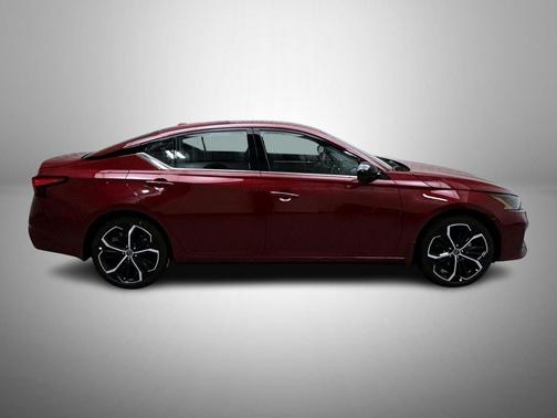 2025 Nissan Altima SR FWD
