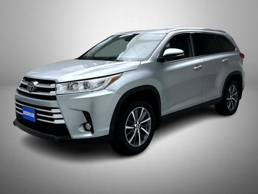 Celestial Silver Metallic 2019 Toyota Highlander XLE