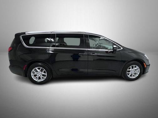 2025 Chrysler Pacifica L