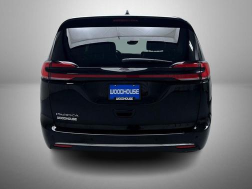 2025 Chrysler Pacifica L
