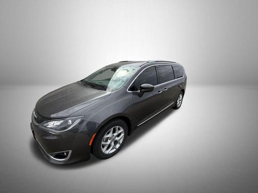 Granite Crystal Metallic Clearcoat 2018 Chrysler Pacifica Touring-L Plus