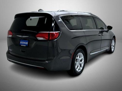 Granite Crystal Metallic Clearcoat 2018 Chrysler Pacifica Touring-L Plus