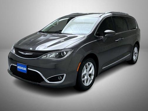 Granite Crystal Metallic Clearcoat 2018 Chrysler Pacifica Touring-L Plus