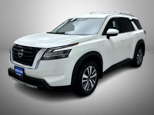 Pearl White Tricoat 2024 Nissan Pathfinder SL 4WD