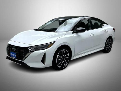 Aspen White Tricoat/Super Black 2024 Nissan Sentra SR