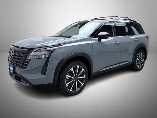 Boulder Gray/Super Black 2026 Nissan Pathfinder Platinum