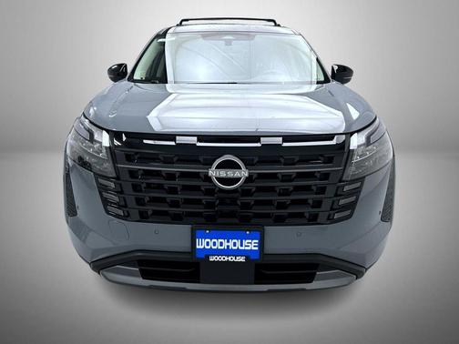 Boulder Gray/Super Black 2026 Nissan Pathfinder Platinum