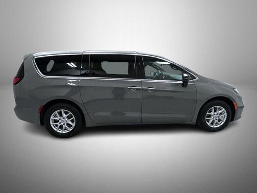 2025 Chrysler Pacifica L