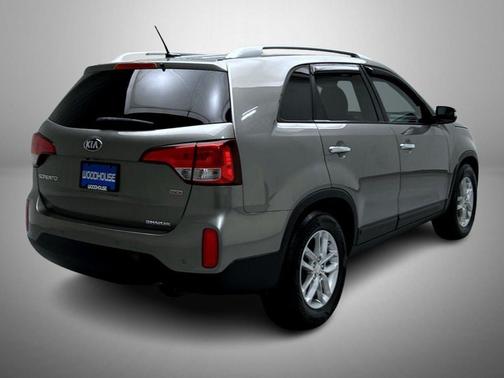 Titanium Silver 2015 Kia Sorento LX