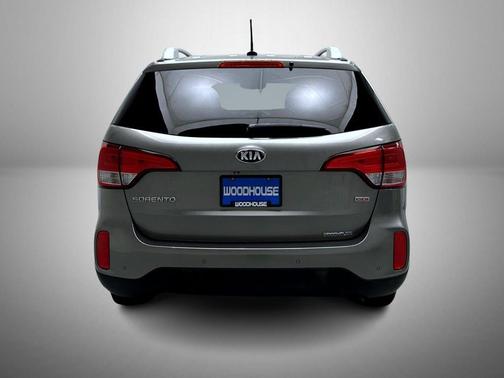 Titanium Silver 2015 Kia Sorento LX