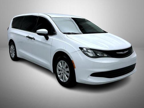 2020 Chrysler Voyager L