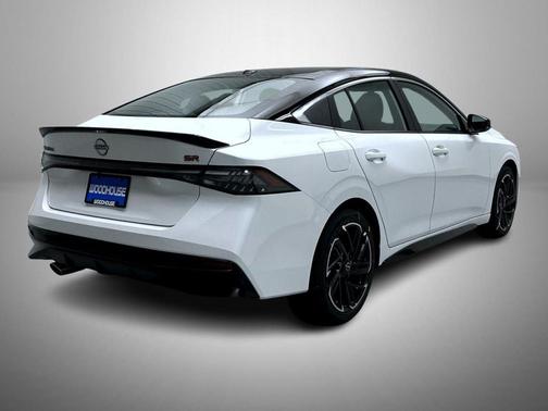 Aspen White/Super Black 2026 Nissan Sentra SR