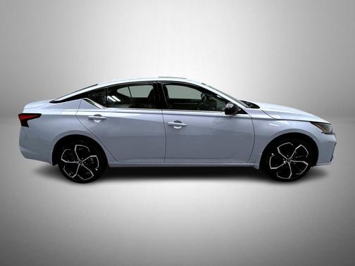 2025 Nissan Altima SR AWD