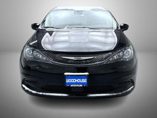 2024 Chrysler Voyager LX