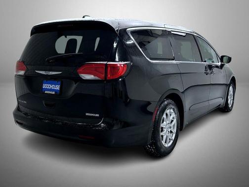 2024 Chrysler Voyager LX