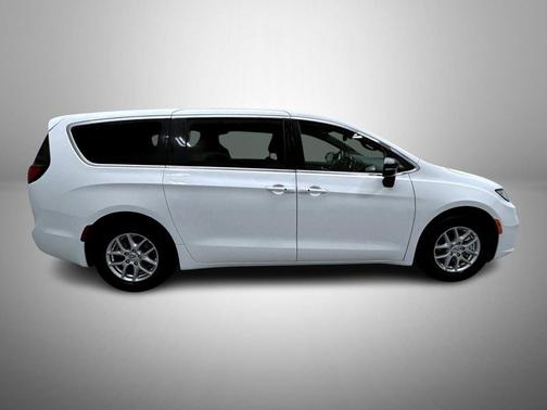 2025 Chrysler Pacifica L