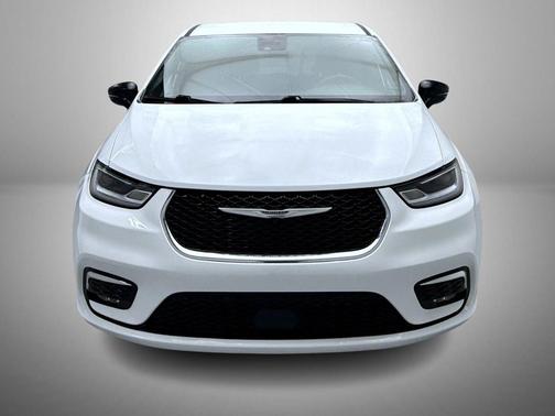 2025 Chrysler Pacifica L