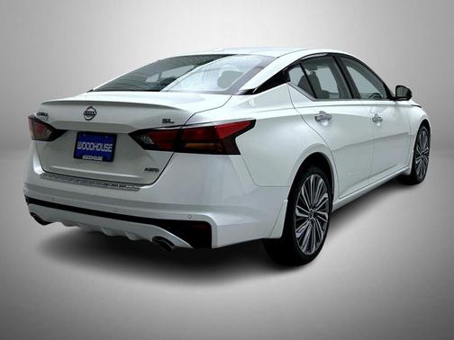 Pearl White Tricoat 2023 Nissan Altima 2.5 SL