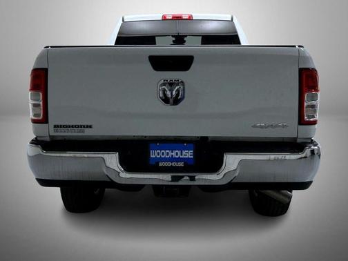 Bright White Clearcoat 2024 RAM 2500 Big Horn Crew Cab 4x4 6'4' Box