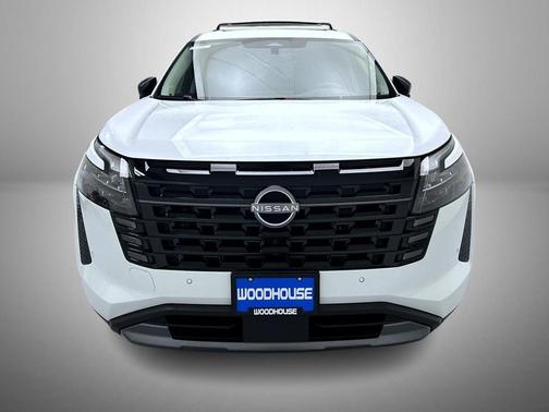 Everest White Pearl Tricoat 2026 Nissan Pathfinder Platinum