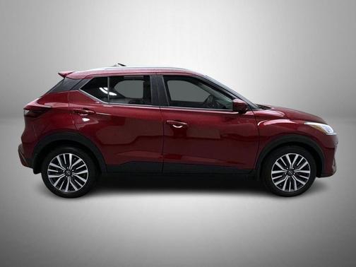 2022 Nissan Kicks SV