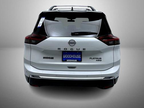 Everest White Pearl/Super Black 2026 Nissan Rogue Platinum