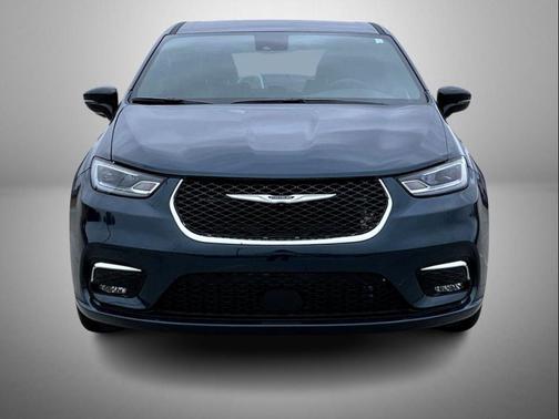 2025 Chrysler Pacifica L