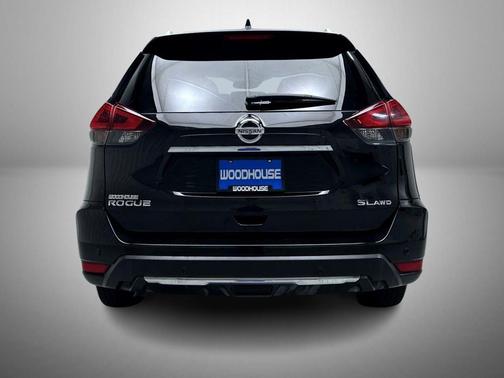 Magnetic Black Pearl 2019 Nissan Rogue SL