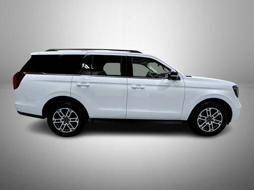 Oxford White 2025 Ford Expedition Active