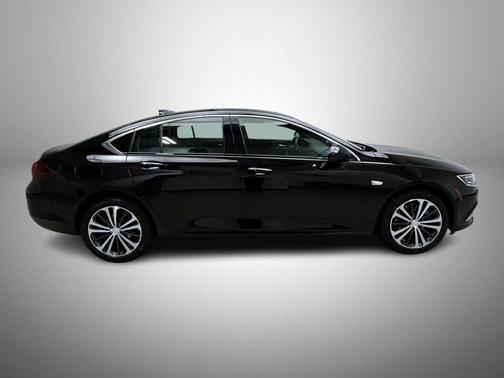 2018 Buick Regal Sportback Essence