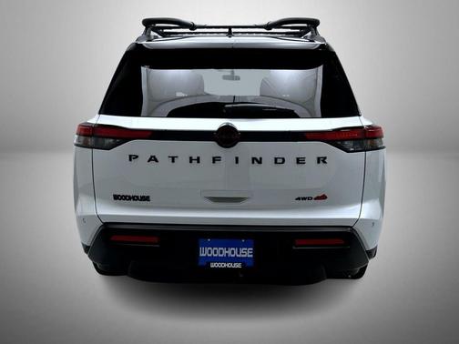 Everest White Pearl/Black 2026 Nissan Pathfinder Rock Creek