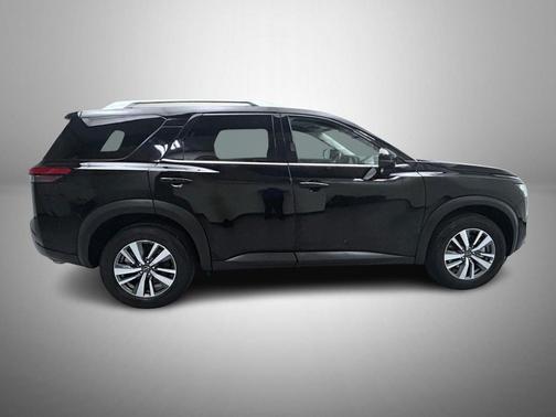 Super Black 2025 Nissan Pathfinder SL 4WD