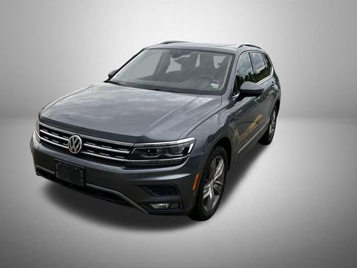 Platinum Gray Metallic 2018 Volkswagen Tiguan 2.0T SEL