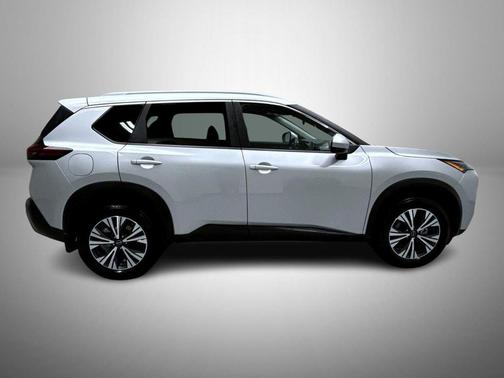 Brilliant Silver Metallic 2023 Nissan Rogue SV