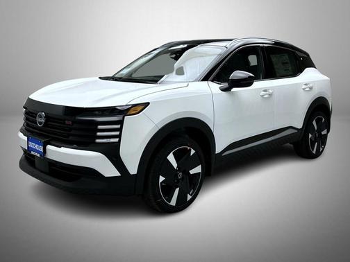 Aspen White Tricoat/Super Black 2026 Nissan Kicks SR