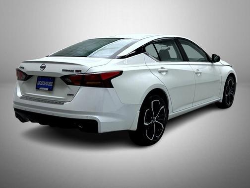 Pearl White Tricoat 2023 Nissan Altima SR Intelligent AWD
