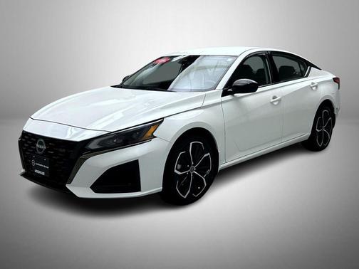 Pearl White Tricoat 2023 Nissan Altima SR Intelligent AWD