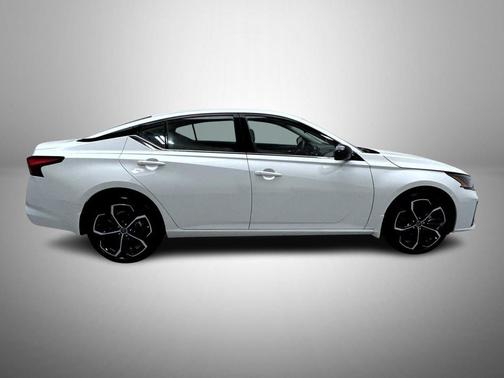 Pearl White Tricoat 2023 Nissan Altima SR Intelligent AWD