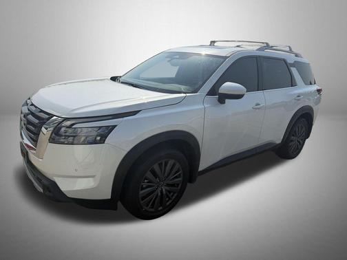 Everest White Pearl Tricoat 2025 Nissan Pathfinder SL 4WD