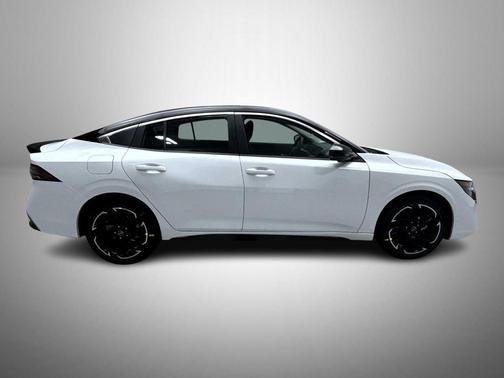 Aspen White/Super Black 2026 Nissan Sentra SR