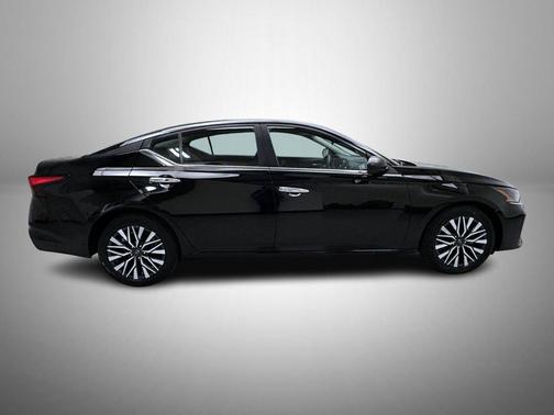 Super Black Clearcoat 2025 Nissan Altima 2.5 SV