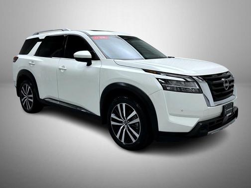 Pearl White Tricoat 2024 Nissan Pathfinder Platinum 4WD