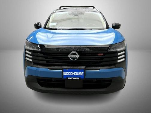 Arctic Ice Blue Metallic/Super Black 2026 Nissan Kicks SR