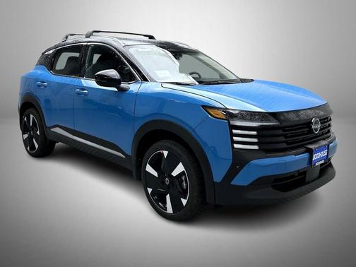 Arctic Ice Blue Metallic/Super Black 2026 Nissan Kicks SR