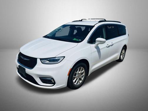 Bright White Clearcoat 2022 Chrysler Pacifica Touring L